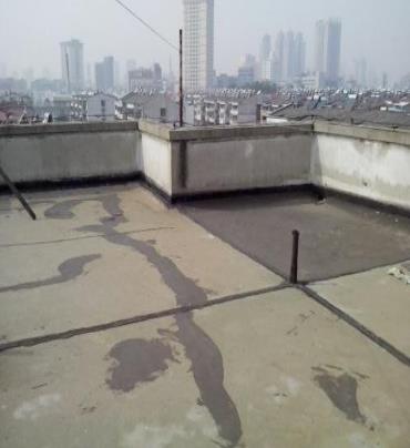 南雄漏水维修 楼顶漏水是什么原因，楼顶漏水维修方法是什么?