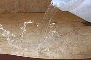 南雄漏水维修 免砸砖防水材料该如何施工